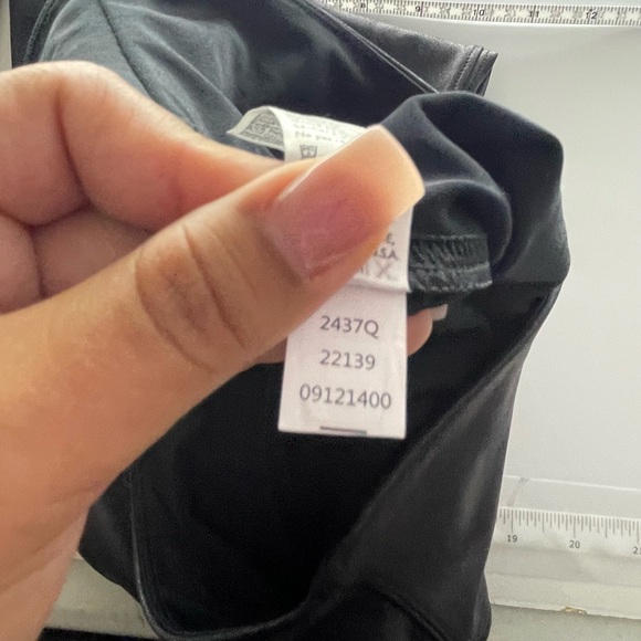 Top Seller Spanx Faux Leather Legging Size‎ Medium - Picture 5 of 7